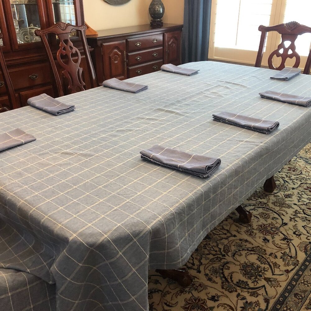 Tablecloth + napkins + placemats  106"x56"